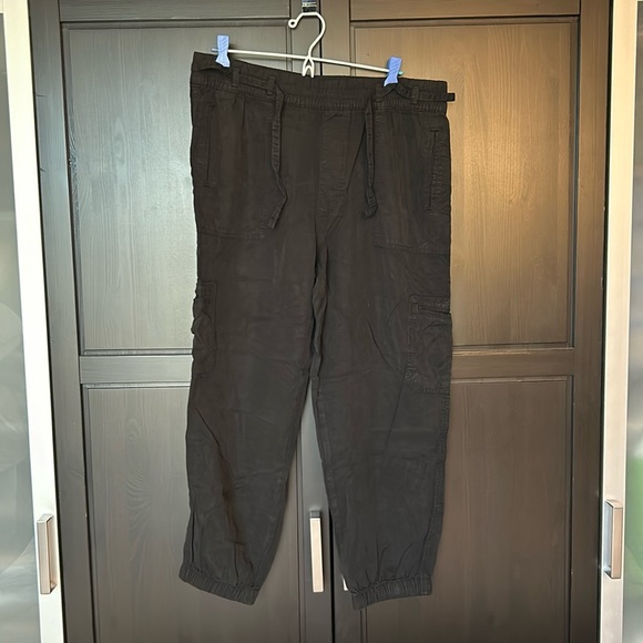 American Eagle 🦅 AE High-Waisted Cargo Jogger Pant Onyx Black Large - Picture 3 of 10